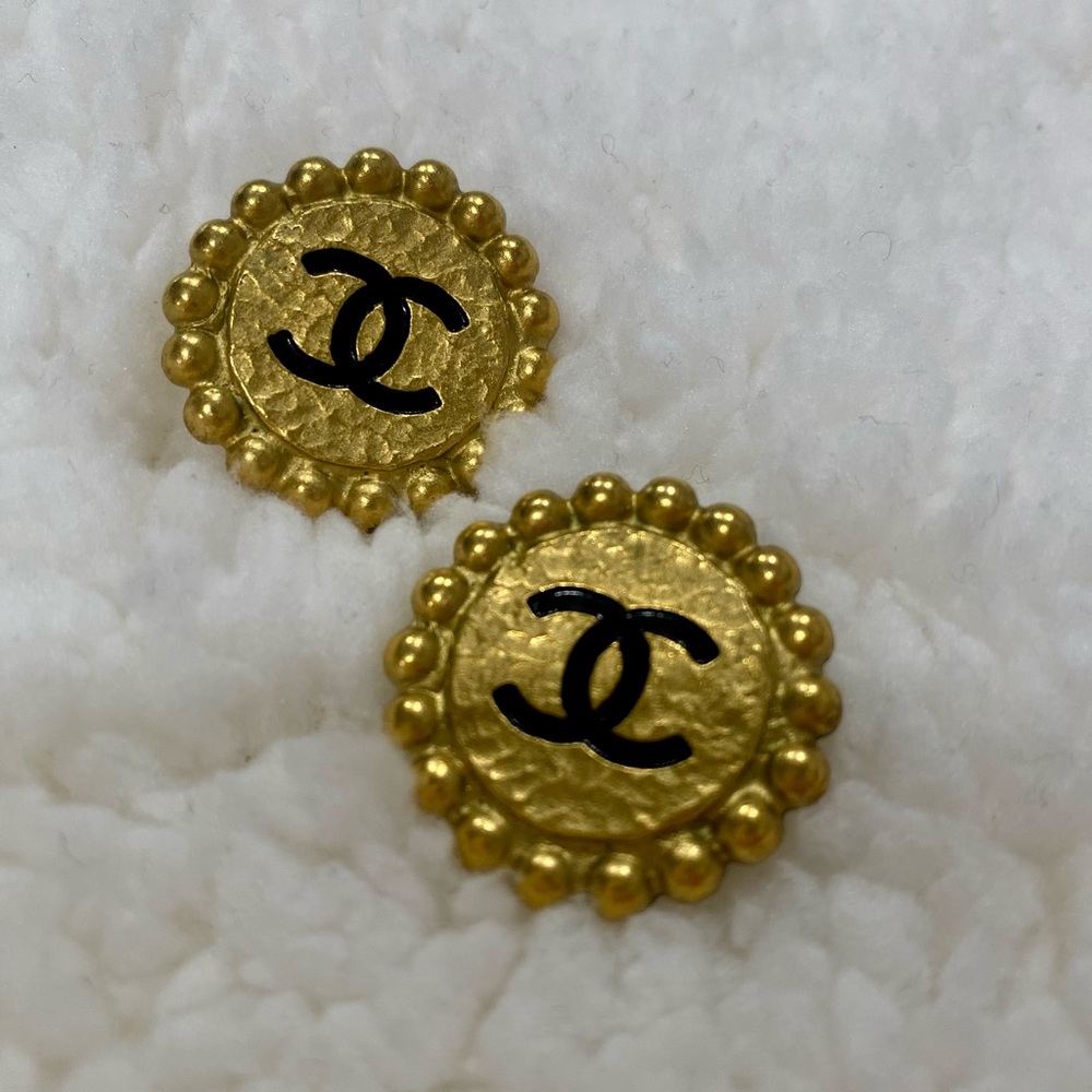 Chanel Vintage Logos Earrings Gold Black - Picture 2 of 4